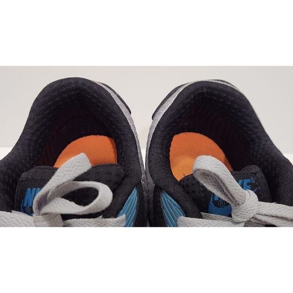 Athletic_Shoes